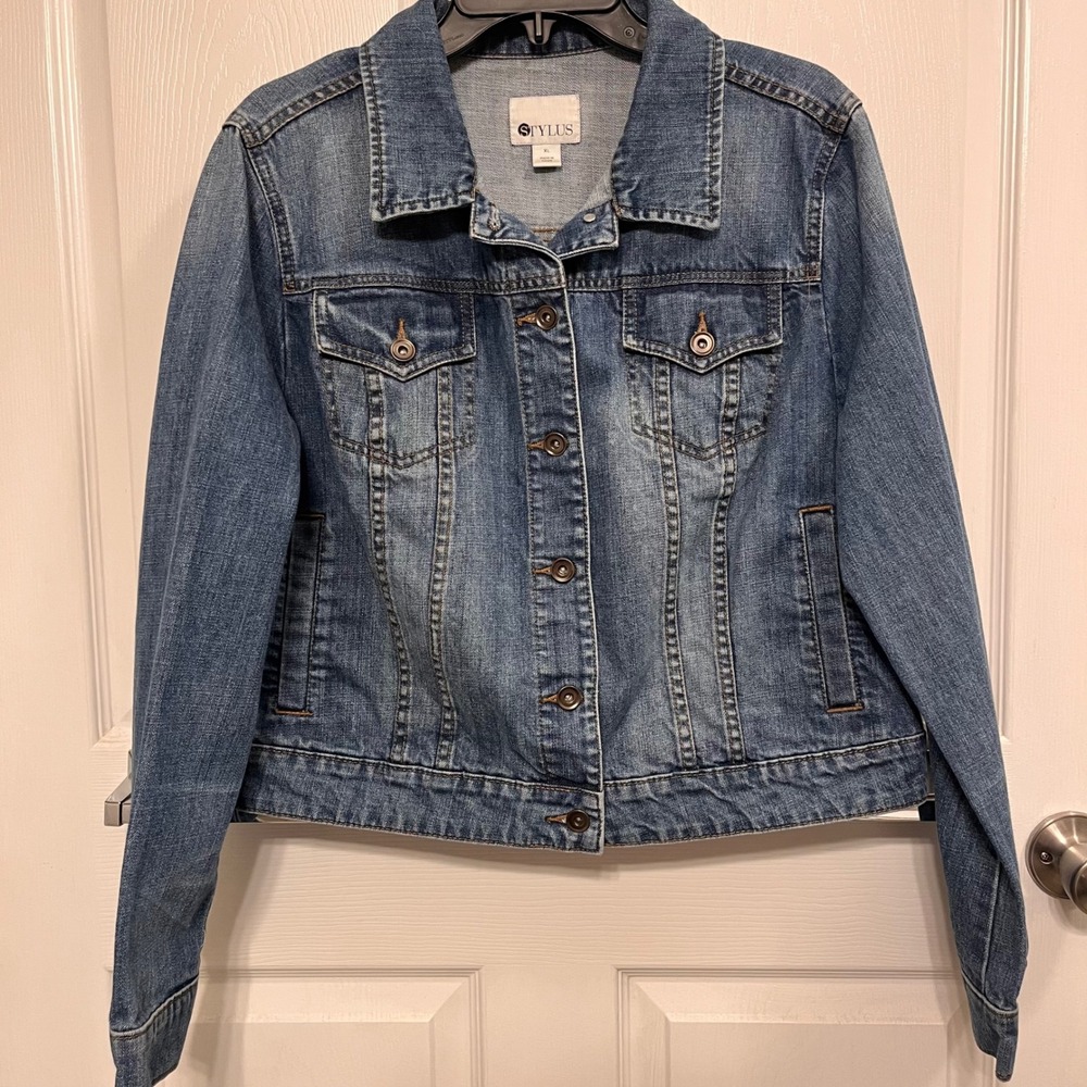 Stylus Womens XL Medium Wash Denim Trucker Jacket Button Front Blue Jean Coat